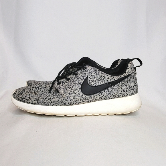 Nike Shoes - Nike Speckle Roshe Run Black Sail 511882-003